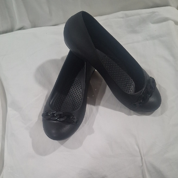 CROCS Black Women's Flats with Chain Detail Size 5 - Picture 5 of 8